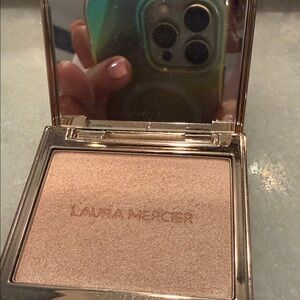 Laura Mercier Highlighting Powder in Rose Glow